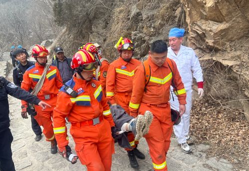 昌平景区一男子违规走野路跌落悬崖，多方联动紧急救援脱险