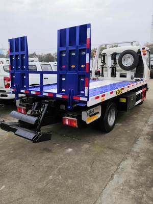 道路救援与清障服务 从拖车救援到蓝牌清障车的全面指南